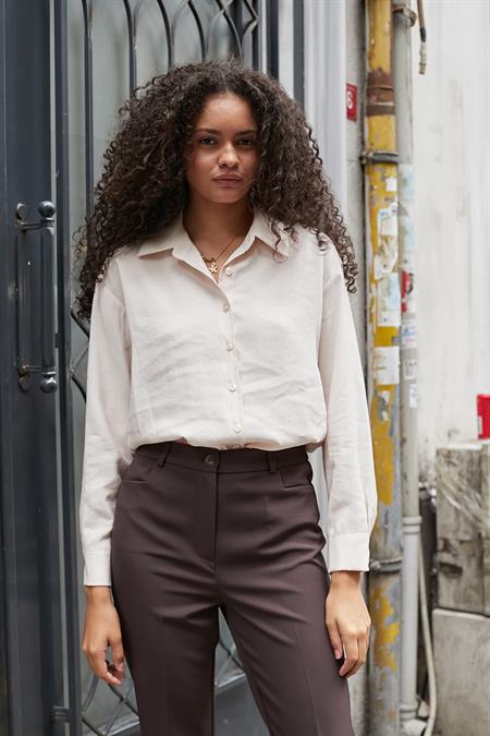 Kadın Pamuksu Modal Cupra Kumaş Yakalı Yanları Yırtmaçlı Uzun Kol Gömlek-Bej