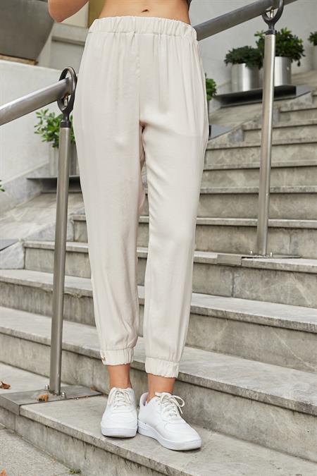 Kadın İpeksi Modal Kumaş Yüksek Bel Yan Cepli Paçası ve Beli Lastikli Havuç Kesim Pantolon-Bej