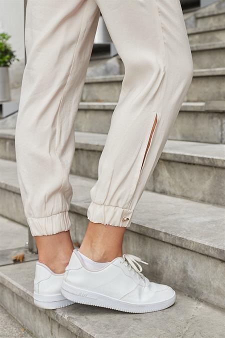 Kadın İpeksi Modal Kumaş Yüksek Bel Yan Cepli Paçası ve Beli Lastikli Havuç Kesim Pantolon-Bej