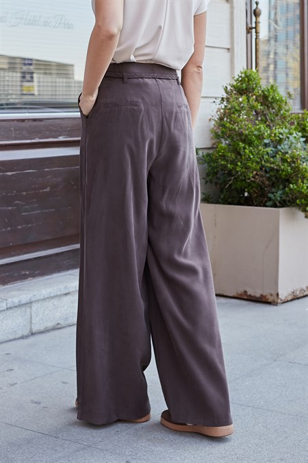 Kadın Modal Diyagonal Kumaş Yüksek Bel Yan Cepli Kemerli Bol Paça Palazzo Pantolon-Kahve 