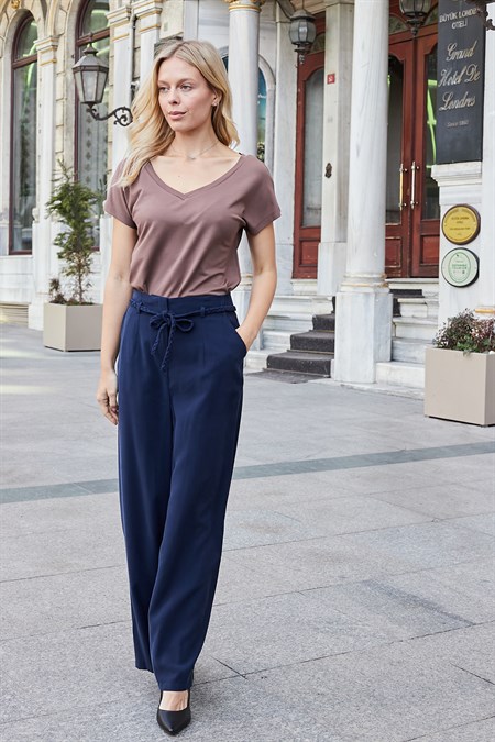 Kadın Modal Diyagonal Kumaş Yüksek Bel Yan Cepli Kemerli Bol Paça Palazzo Pantolon-Lacivert 