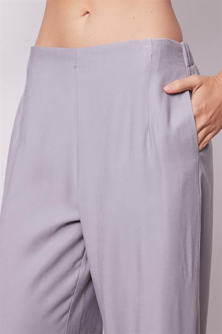 Kadın İpeksi Dokulu Modal Yüksek Bel Yan Cepli Arkası Lastikli Bol Paça Salaş Palazzo Pantolon-Gri