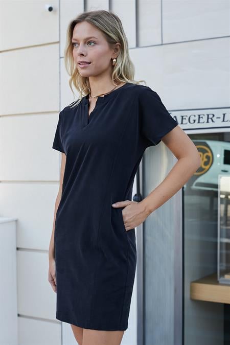 Kadın Modal İpeksi Hafif Esnek Kumaş Geniş Sıfır Yaka Patlı Düşük Omuzlu Yan Cepli Diz Boy Elbise-Siyah