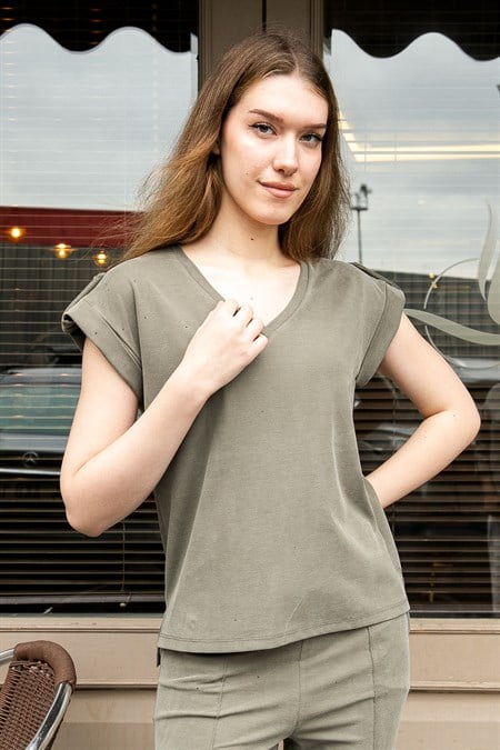 Kadın Modal İpeksi Likralı Kumaş V Yaka Duble Kollu Apoletli Yanları Yırtmaçlı T-shirt Bluz-Haki 