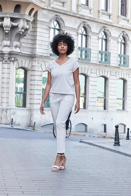Kadın Modal İpeksi Likralı Kumaş V Yaka Duble Kollu Apoletli Yanları Yırtmaçlı T-shirt Bluz-Taş