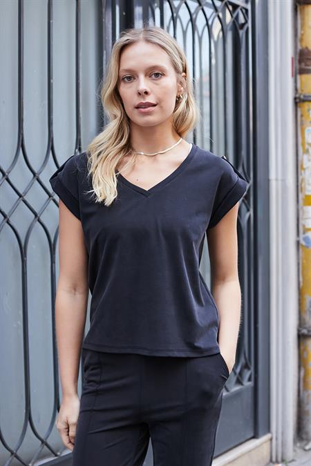 Kadın Modal İpeksi Likralı Kumaş V Yaka Duble Kollu Apoletli Yanları Yırtmaçlı T-shirt Bluz-Siyah