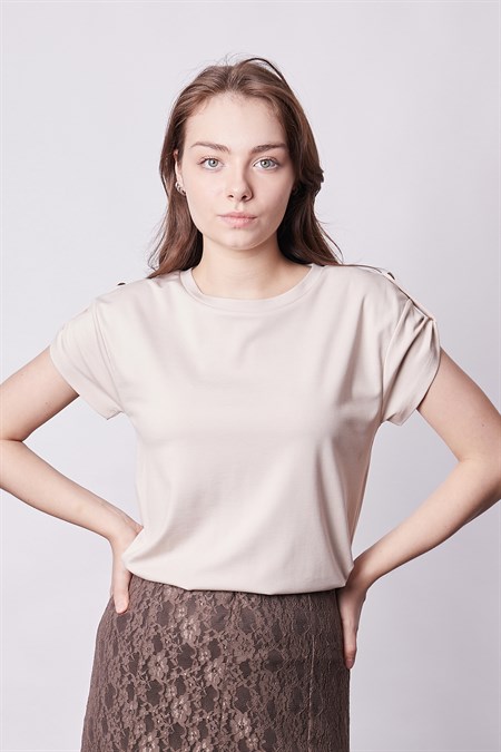 Kadın Modal Penye Geniş Sıfır Yaka Düşük Omuzlu Apoletli Kısa Kol T-shirt Bluz-Bej 