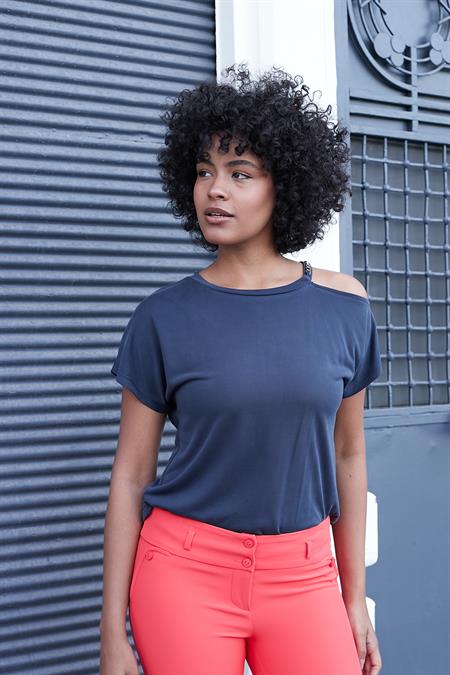 Kadın Modal Penye Geniş Sıfır Yaka Omuzu Dekolteli Aksesuarlı Düşük Omuz Bluz-Lacivert