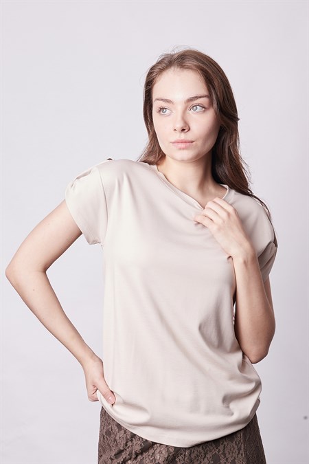 Kadın Modal Penye Geniş Sıfır Yaka Düşük Omuzlu Apoletli Kısa Kol T-shirt Bluz-Bej 