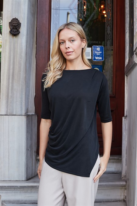 Kadın Likralı İpeksi Dokulu Modal Penye Kayık Yaka Dirsek Üstü Pileli Asimetrik Bluz-Siyah