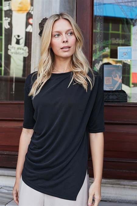 Kadın Likralı İpeksi Dokulu Modal Penye Kayık Yaka Dirsek Üstü Pileli Asimetrik Bluz-Siyah