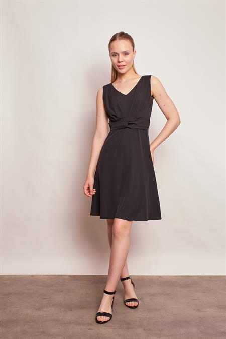 Üst Kısmı Astarlı İç Göstermez Ön Arka V Yaka Önü Pileli Kolsuz Kiloş Elbise-Siyah