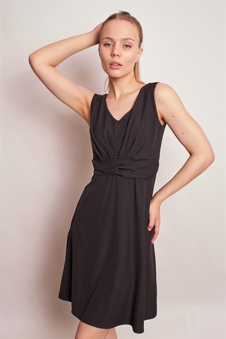 Üst Kısmı Astarlı İç Göstermez Ön Arka V Yaka Önü Pileli Kolsuz Kiloş Elbise-Siyah