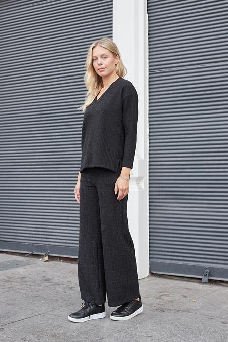 Kadın Simli Kaşkorse V Yaka Düşük Omuzlu Uzun Kol Yırtmaçlı Bluz -Siyah 