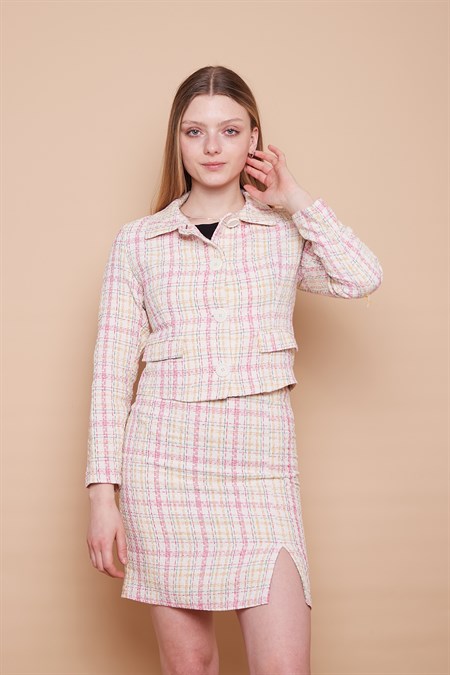 Önü Düğmeli Cep Kapaklı Tüvit Blazer Kısa Ceket-Krem Ekose