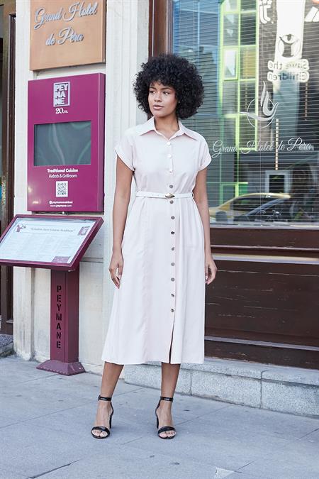 Kadın Twill Modal Yakalı Düşük Omuzlu Duble Kol  Midi Boy Diz Altı Elbise(Deri Kemer Dahil)-Pudra