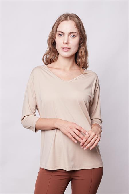 Kadın V Yaka Omuzu Dekolteli Kapri Truvakar Kol Hafif Likralı Kumaş Bluz-Koyu Bej