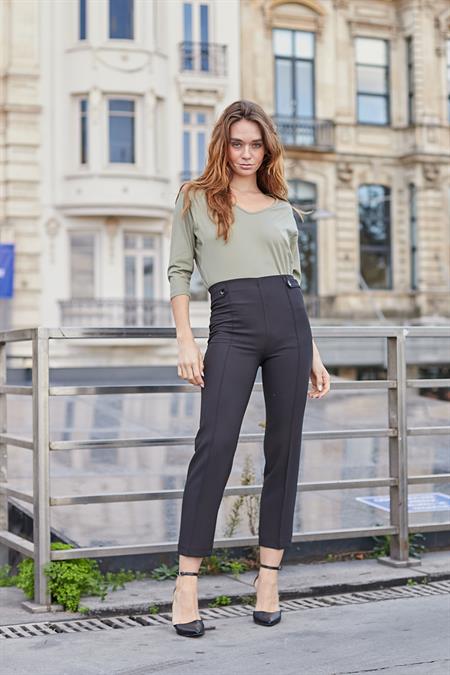 Kadın V Yaka Omuzu Dekolteli Kapri Truvakar Kol Hafif Likralı Kumaş Bluz-Haki