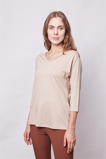 Kadın V Yaka Omuzu Dekolteli Kapri Truvakar Kol Hafif Likralı Kumaş Bluz-Koyu Bej