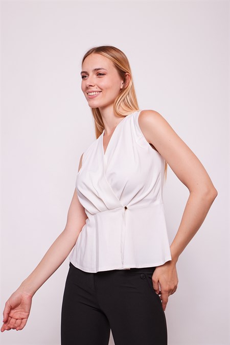 Vual Anvelop Kruvaze Önü Pileli Beli Volanlı Kolsuz Bluz -Krem 