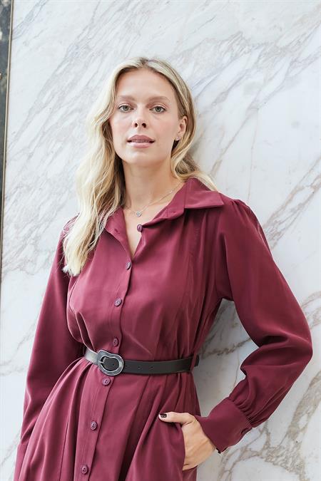 Kadın Sonbaharlık Likrasız Modal Kumaş Yakalı Yan Cepli Deri Kemerli Uzun Kol Diz Altı Uzun Elbise-Bordo