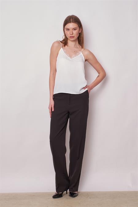 Kadın Likrasız Şık Kumaş Yakası Dantelli İp Askılı Bluz-Krem