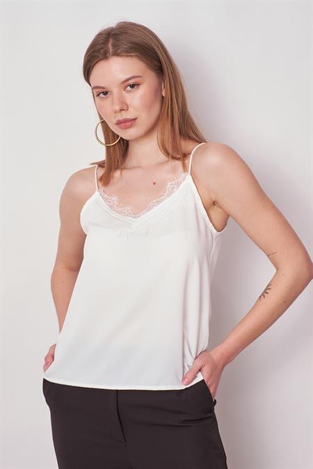 Kadın Likrasız Şık Kumaş Yakası Dantelli İp Askılı Bluz-Krem