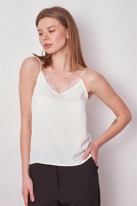 Kadın Likrasız Şık Kumaş Yakası Dantelli İp Askılı Bluz-Krem