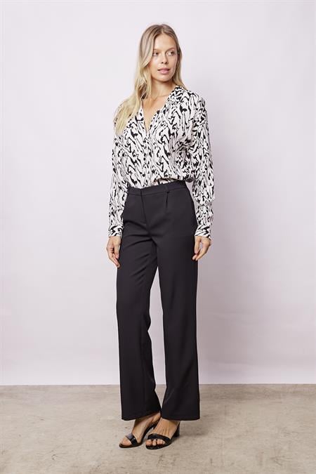 Kadın Yüksek Bel Pileli Yan Cepli Rahat Kesim Palazzo Pantolon-Siyah