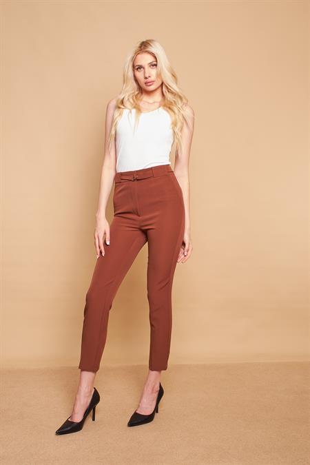 Kalın Kemerli D Tokalı Bilek Boy Normal Bel Likralı Kumaş Pantolon -Koyu Taba 