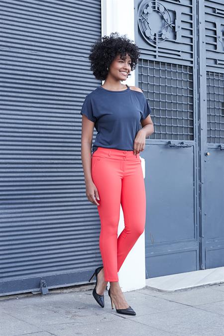 Kalın Kemerli Süs Cepli Bilek Boy Likralı Kumaş Pantolon-Mercan