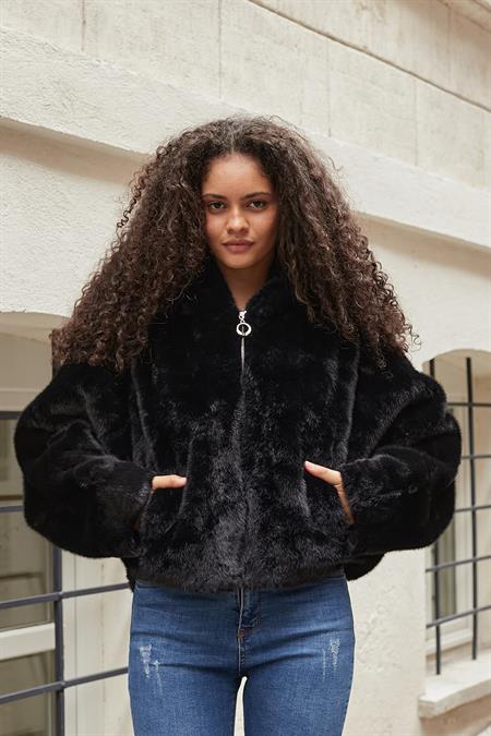 kapşonlu önü fermuarlı kürk kaban