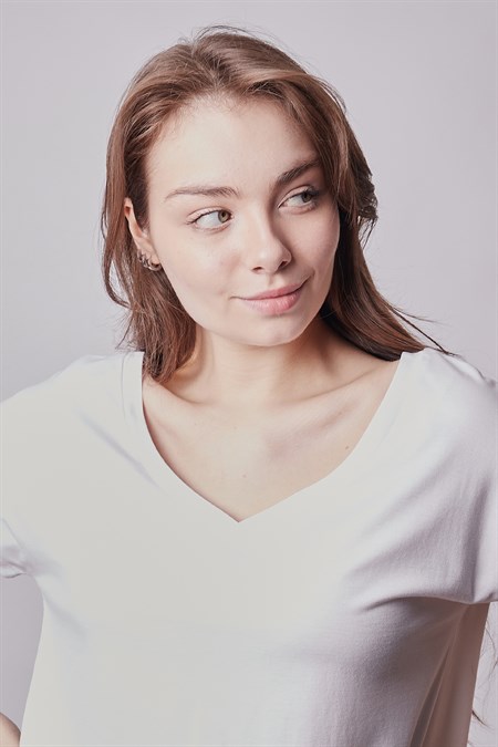 Likralı Şık Span Kumaş Ön Arka V Yaka Düşük Omuzlu Bluz-Beyaz