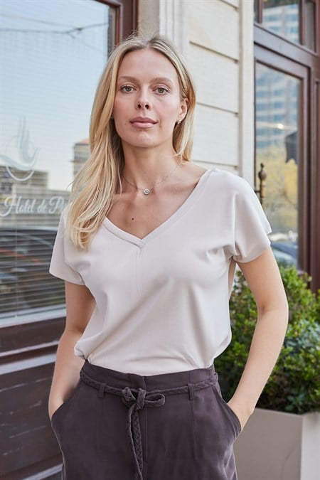 Likralı Şık Span Kumaş Ön Arka V Yaka Düşük Omuzlu Bluz-Bej 