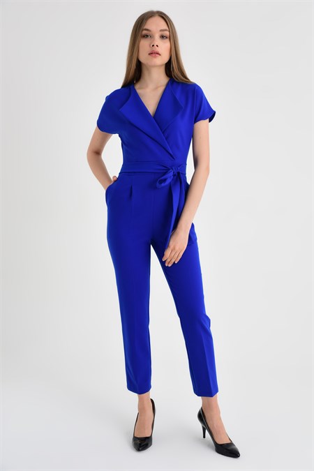 Şal Yaka Düşük Omuzlu Bağcıklı Bilek Boy Şık Hafif Likralı Kumaş Şık Ofis Tulum-Sax 