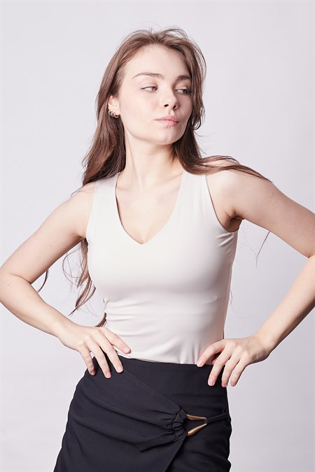 V Yaka Kolsuz Şık Likralı Body-Taş 