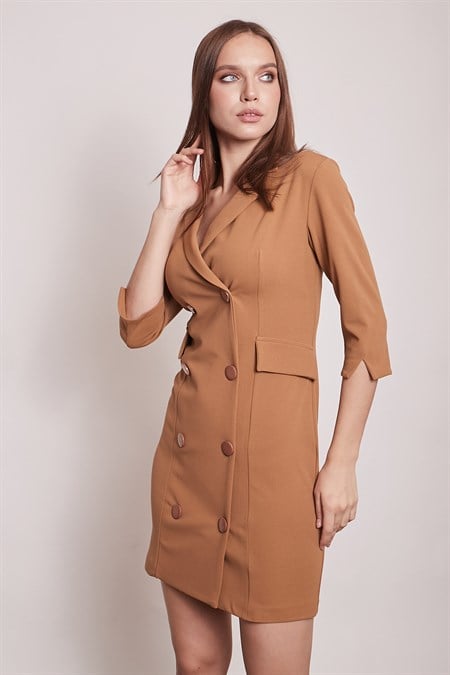 Yakalı Sırt Dekolteli Anvelop Likralı Kumaş Düğmeli Ceket Elbise-Camel