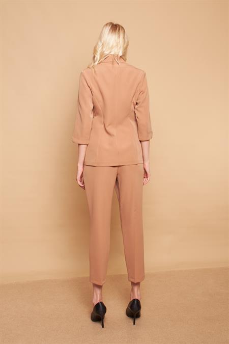 Yakalı Tek Düğmeli Kapri Kollu Kolu Yırtmaçlı Hafif Likralı Kumaş Blazer Ofis Ceket-Camel