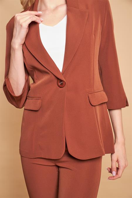 Yakalı Tek Düğmeli Kapri Kollu Kolu Yırtmaçlı Hafif Likralı Kumaş Blazer Ofis Ceket-Koyu Taba