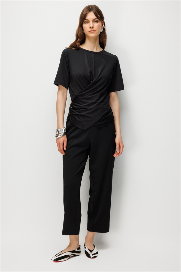 Asimetrik Kesim Düğmeli Bluz-SİYAH