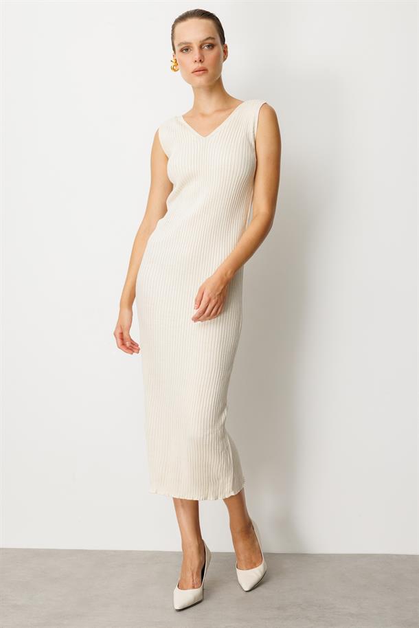 Balıkçı Yaka Desenli Triko Takım Elbise-KREM