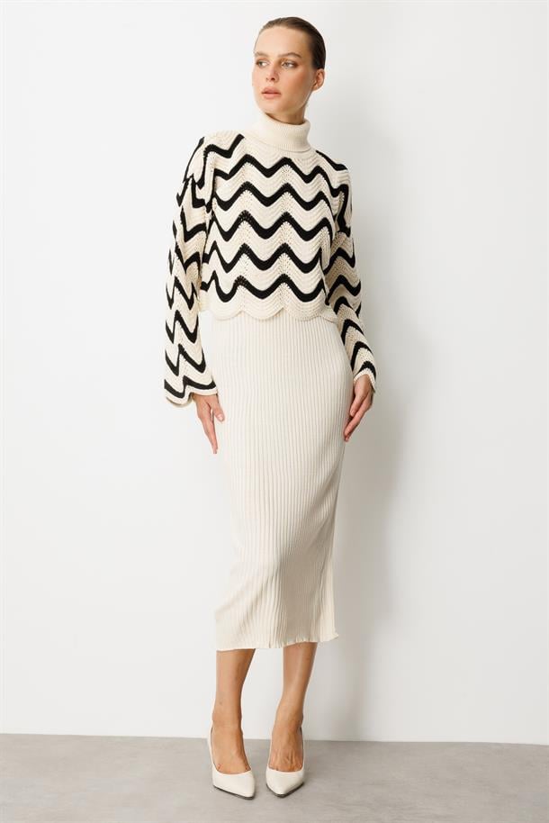 Balıkçı Yaka Desenli Triko Takım Elbise-KREM