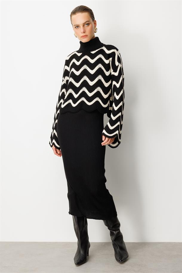 Balıkçı Yaka Desenli Triko Takım Elbise-SİYAH