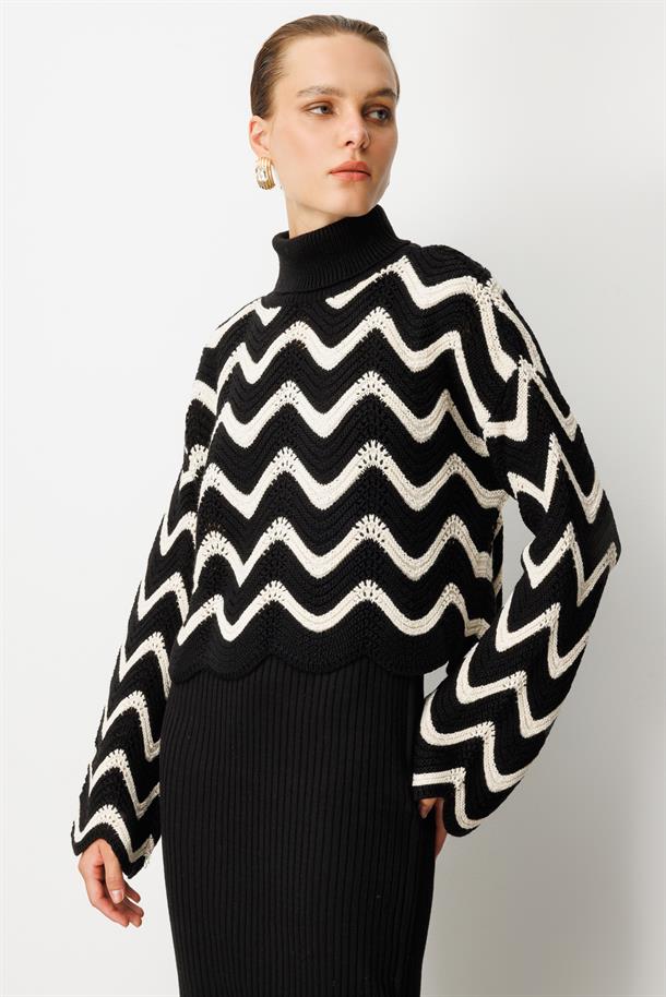 Balıkçı Yaka Desenli Triko Takım Elbise-SİYAH