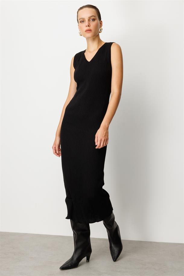 Balıkçı Yaka Desenli Triko Takım Elbise-SİYAH