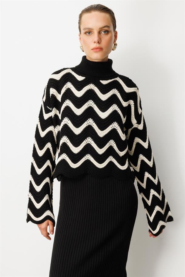 Balıkçı Yaka Desenli Triko Takım Elbise-SİYAH