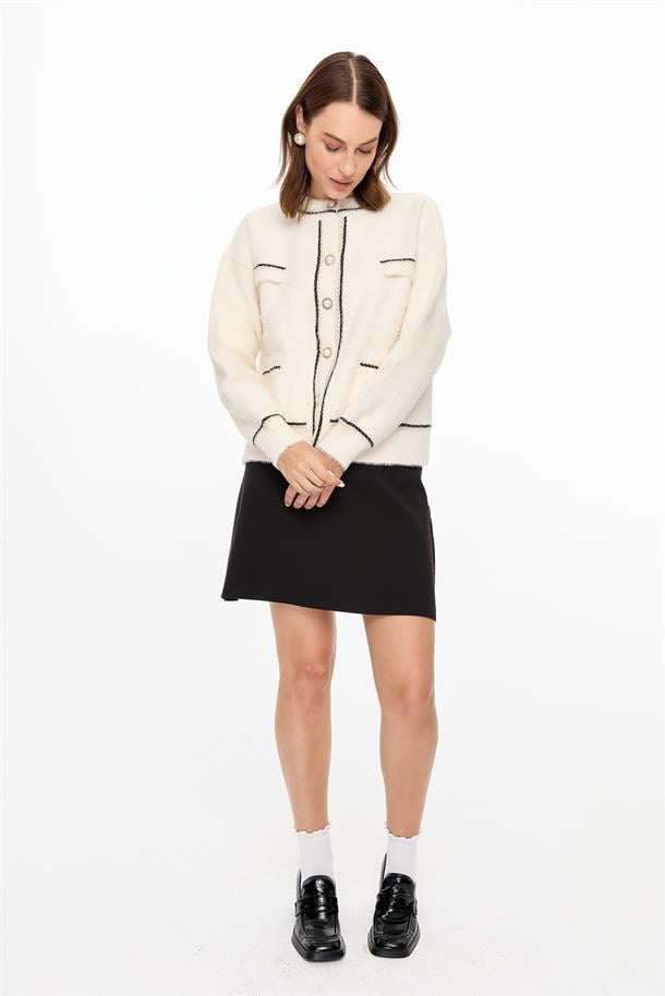 Biyeli İnci Düğmeli Triko Hırka-KEMIK