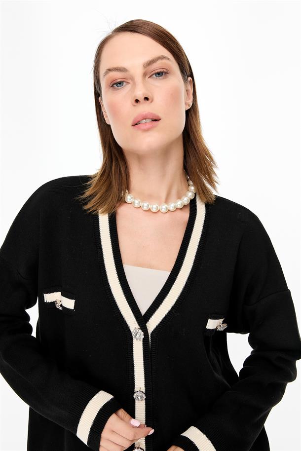 Biyeli Taşlı Düğmeli Triko Hırka-SİYAH