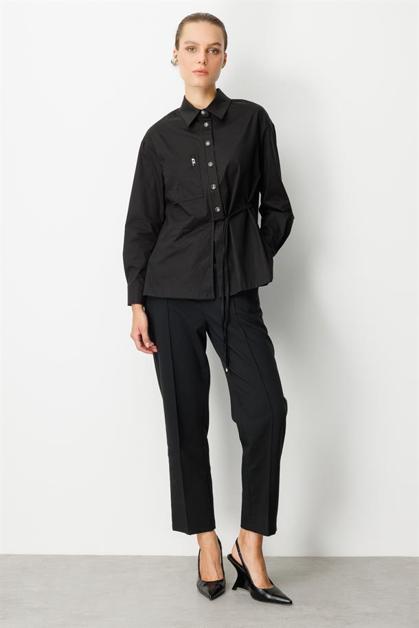 Broşlu Bağlama Detay Gömlek-SİYAH