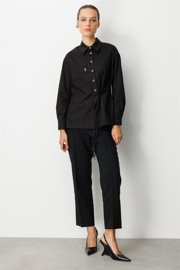 Broşlu Bağlama Detay Gömlek-SİYAH